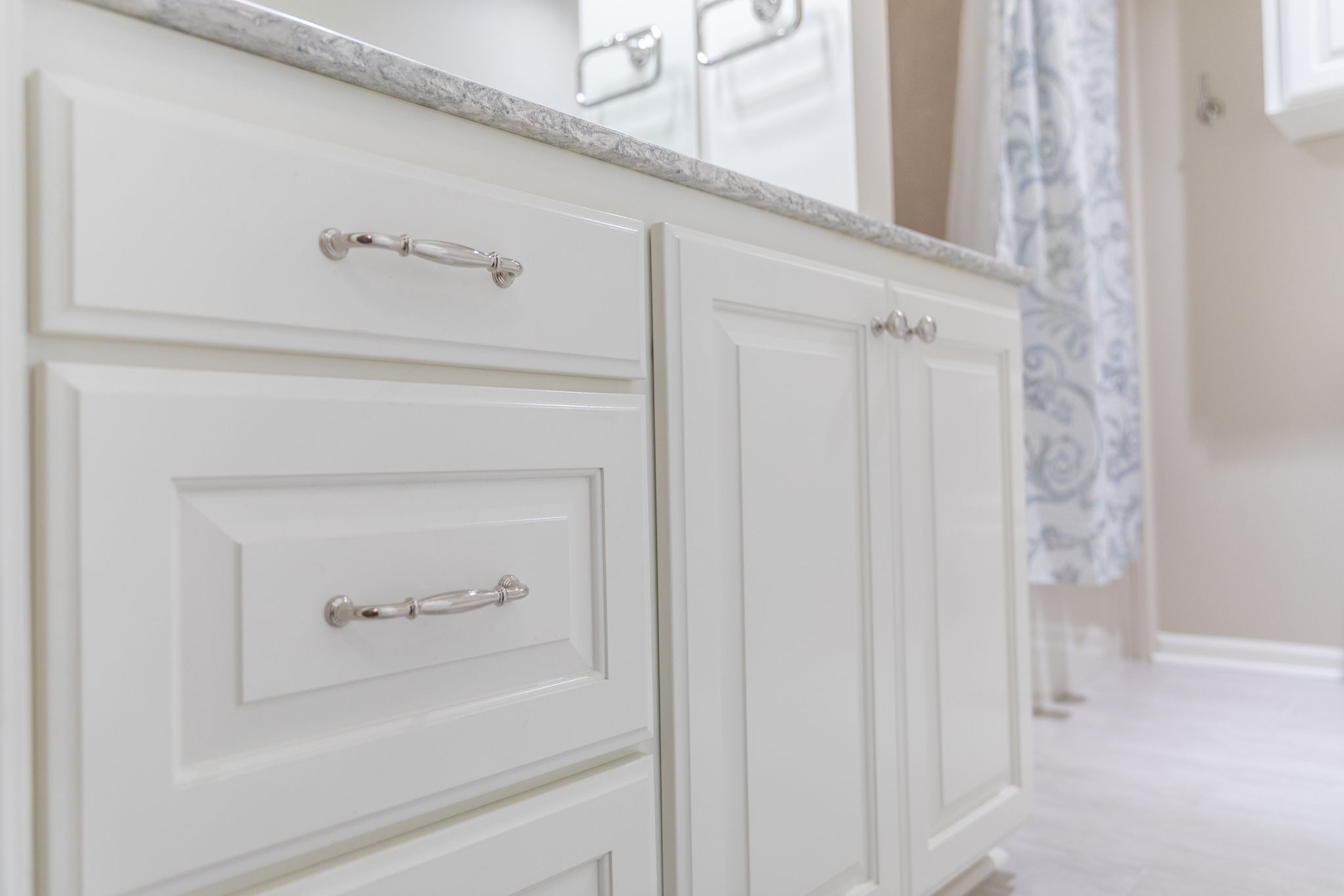 pulls and knobs on white cabinets